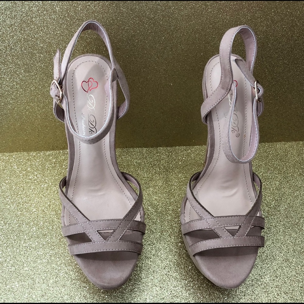 Brand new with box taupe heels - Picture 2 of 4